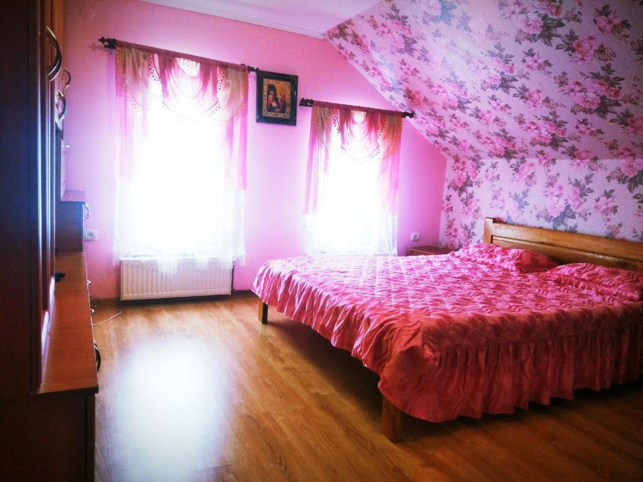 Мирослава Lazeshchyna Luaran gambar